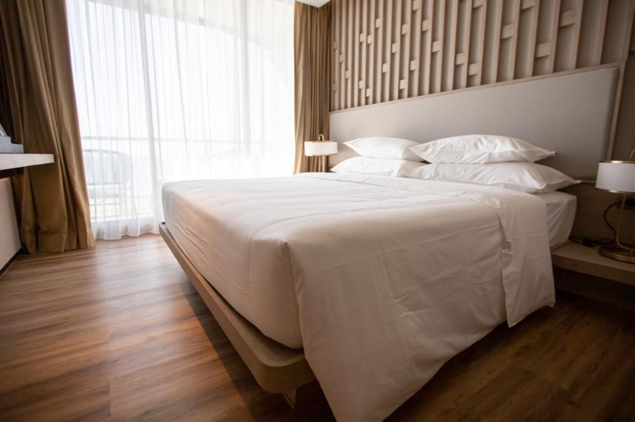 Symphony Of The Sea Hotel Bangsaen Exterior foto