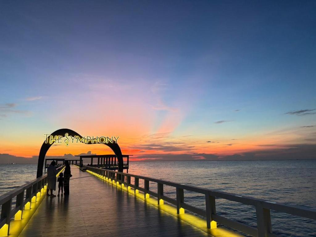 Symphony Of The Sea Hotel Bangsaen Exterior foto